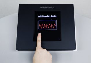 Samsung: Νέα οθόνη αφής μετρά τους παλμούς της καρδιάς και την πίεση