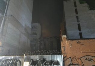 Φωτιά στο κέντρο της Αθήνας: Σε εγκαταλελειμμένο κτίριο – Συναγερμός στην Πυροσβεστική