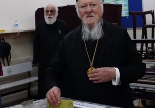 Στο Φανάρι ψήφισε ο οικουμενικός πατριάρχης Βαρθολομαίος