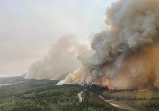 Μαίνονται οι πυρκαγιές στα Ουράλια της Ρωσίας