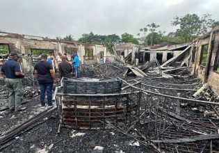 Γουιάνα: Τα 19 παιδιά κάηκαν από φωτιά που έβαλε έφηβη επειδή της πήραν το κινητό