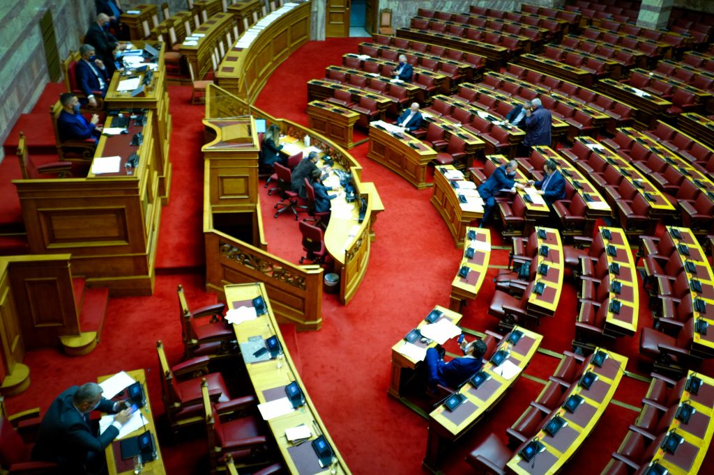 Vouliwatch: Στο «ποινολόγιο» της Βουλής ΝΔ και ΣΥΡΙΖΑ για εκατοντάδες τροπολογίες