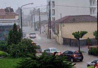 Πλημμύρες στα Τρίκαλα: 140 κλήσεις στην Πυροσβεστική – Απεγκλωβίστηκαν 13 άτομα