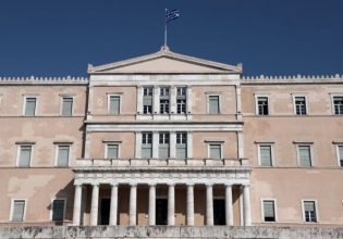 CNBC για Ελλάδα: Άλμα 40% των μετοχών σε έναν χρόνο – «Διώχνει τη ταμπέλα του προβληματικού παιδιού»