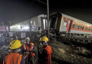 Εντοπίστηκαν τα αίτια και οι υπεύθυνοι της σιδηροδρομικής τραγωδίας στην Ινδία σύμφωνα με τον αρμόδιο υπουργό
