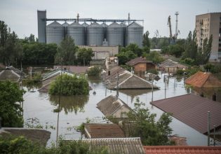 Ανατίναξη φράγματος στη Χερσώνα: Οι νάρκες που παρέσυραν τα νερά μπορεί να αποτελέσουν κίνδυνο για δεκαετίες – Η κατάσταση στη Ζαπορίζια