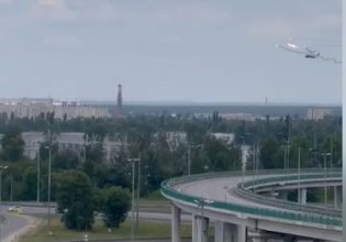 Ρωσικό ελικόπτερο αποφεύγει οριακά τα πυρά της Wagner (βίντεο)
