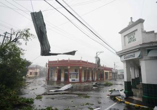 Τρεις νεκροί και χιλιάδες εκτοπισμένοι από τις βροχές στην Κούβα