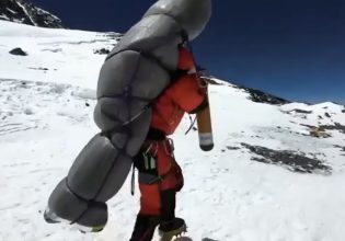 Έβερεστ: Διάσωση ορειβάτη στη «ζώνη θανάτου» που κόβει την ανάσα