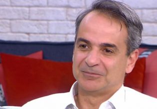 Μητσοτάκης για τις ρακές στην Κρήτη: «Προσποιούμαι ότι πίνω. Μα, είσαι στα καλά σου;»