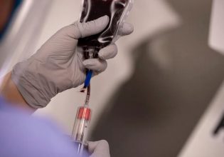 Μόνο τα δύο τρίτα του αίματος από εθελοντές αιμοδότες