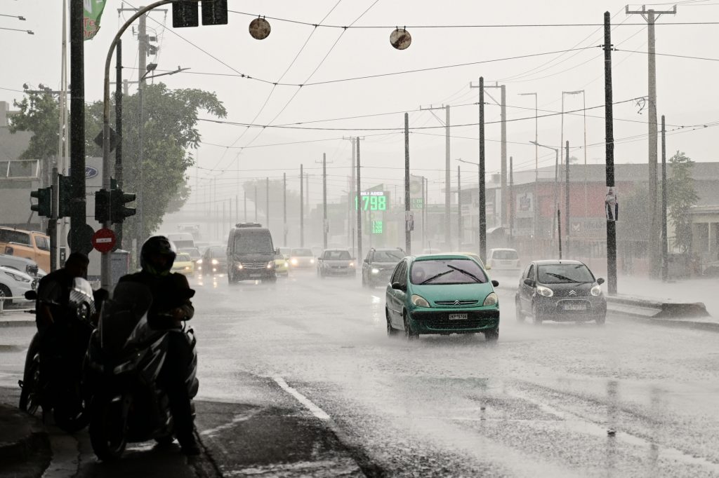 Καιρός: Βροχές και καταιγίδες από το μεσημέρι – Ποιες περιοχές θα επηρεαστούν