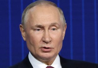 Πούτιν: Όποιος παραβιάζει τον στρατιωτικό νόμο θα φυλακίζεται για 30 μέρες