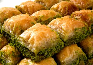 Ένας στους τρεις Έλληνες θεωρεί ότι ο μπακλαβάς είναι τουρκικό γλυκό