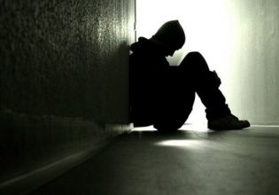 Προφυλακιστέος ο 50χρονος για τον βιασμό αγοριού κατ’ εξακολούθηση σε διαμέρισμα στου Ψυρρή