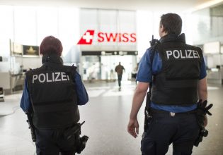 Ελβετία: Στο εδώλιο αστυνομικοί κατηγορούμενοι για τον θάνατο ενός μαύρου άνδρα κατά τη σύλληψη
