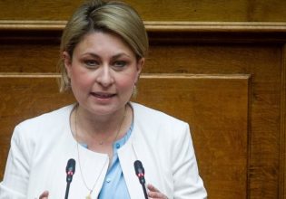 Χριστίνα Αλεξοπούλου: Οι θέσεις της για το «αγέννητο παιδί» και οι αντιδράσεις