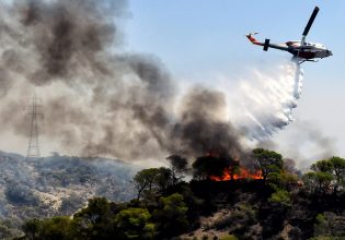 Φωτιά στο Λουτράκι: Οριοθετημένη και ελεγχόμενη – Περισσότερες από 40 κατοικίες έχουν καεί