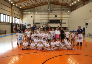 Ο Δήμαρχος Πειραιά Γιάννης Μώραλης στο «9ο Piraeus Sports Camp» για τους μαθητές της πόλης