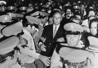 Ιούλιος 1974: Ο Κωνσταντίνος Καραμανλής γίνεται και πάλι ο εκλεκτός του λαού