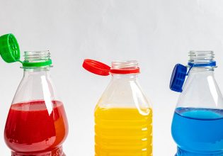 Γιατί τα καπάκια είναι πλέον «κολλημένα» πάνω στα μπουκάλια;