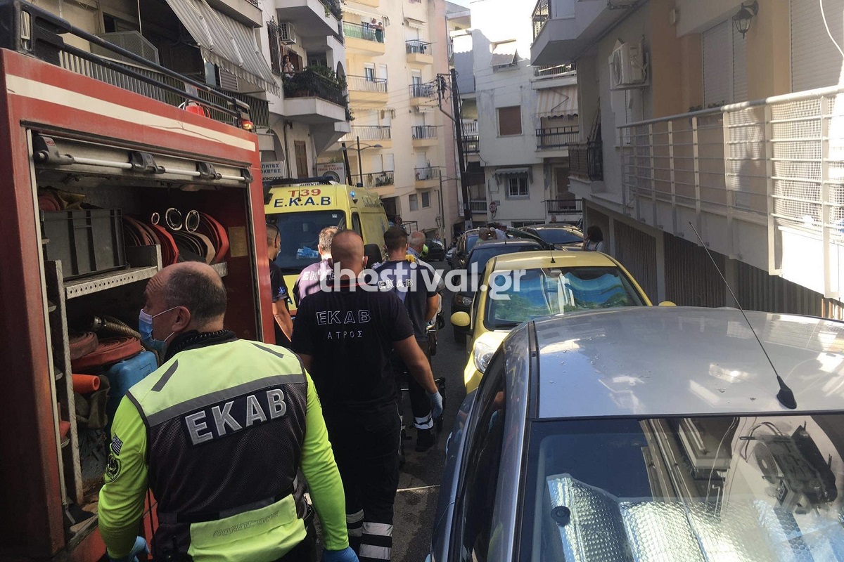 Φωτιά σε διαμέρισμα στη Θεσσαλονίκη - Στο νοσοκομείο γυναίκα