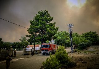 Φωτιά στη Ρόδο: Καίγονται ξενοδοχεία στο Κιοτάρι – Εκκενώσεις δια θαλάσσης