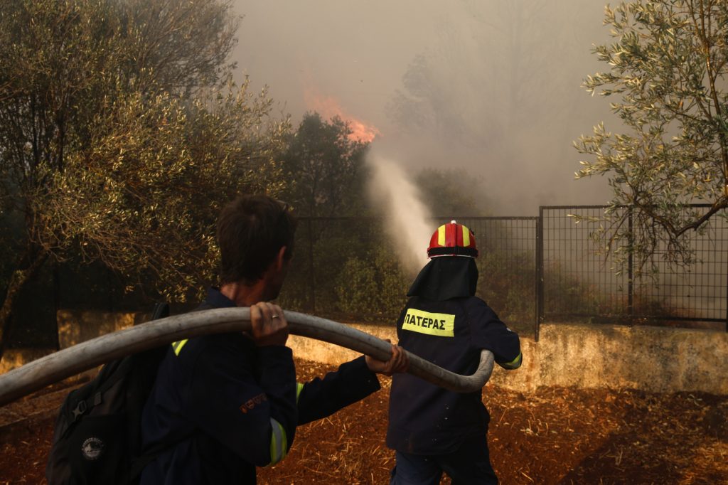 Φωτιά ξέσπασε σε αλσύλλιο στη Λέσβο – Στο σημείο ισχυρές δυνάμεις της Πυροσβεστικής