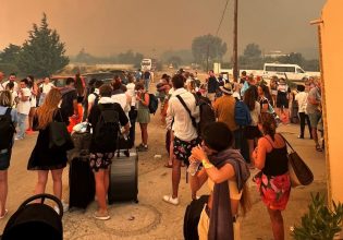 Φωτιά στη Ρόδο: Ζήσαμε την «Κόλαση του Δάντη» – Συγκλονίζει Βρετανός τουρίστας