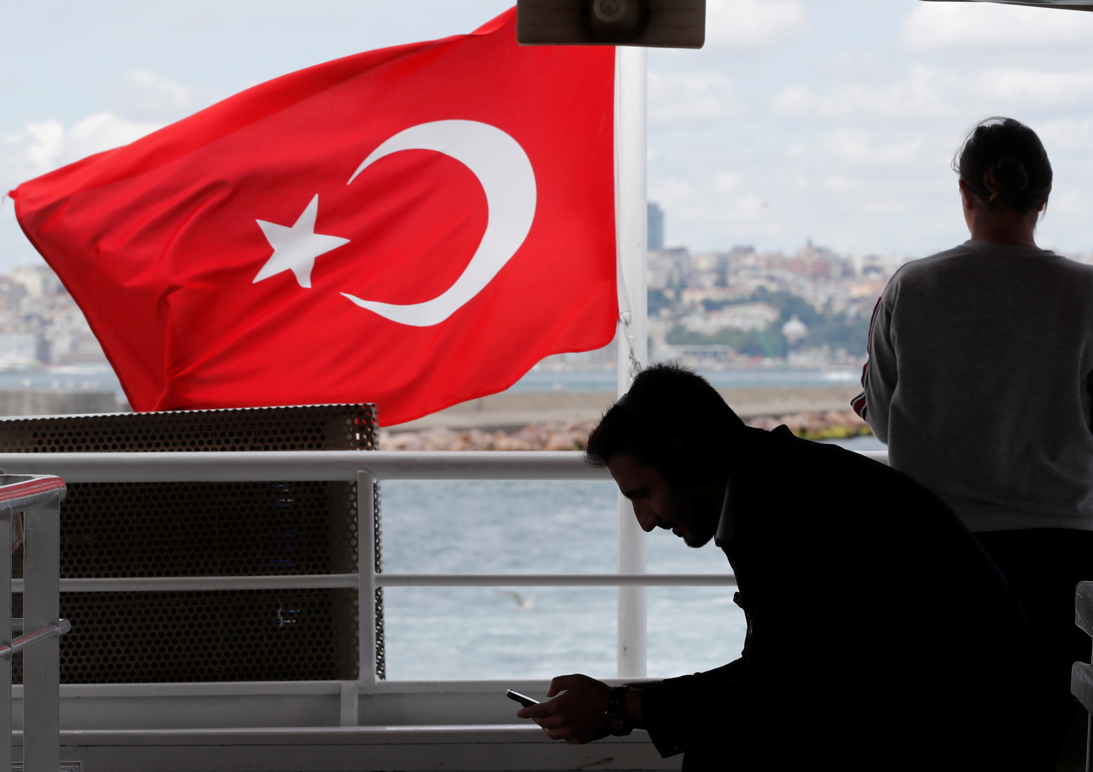 Τουρκία: Γιατί ντόπιοι και ξένοι εγκαταλείπουν τη Πόλη;