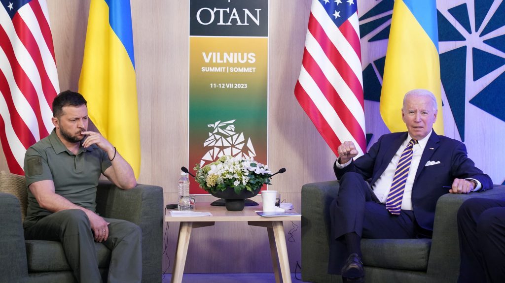 Ανάλυση: Το ΝΑΤΟ δεν υπερασπίζεται την Ουκρανία – Τη μαχαιρώνει πισώπλατα