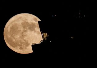 Σελήνη: Ινδική αποστολή σε τροχιά, ετοιμάζεται για προσσελήνωση