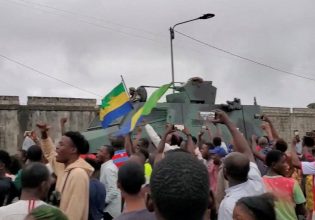 Πραξικόπημα στην Γκαμπόν: Ο πρόεδρος Μπονγκό καλεί τους πολίτες να «κάνουν θόρυβο» – Προκλητικοί οι πραξικοπηματίες