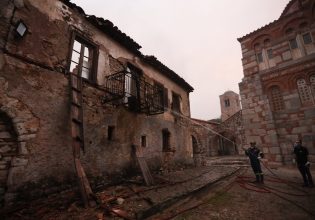Φωτιά στη Βοιωτία: «Θυμίζει ένα καμένο τοπίο η Μονή του Οσίου Λουκά, λέει ο Μητροπολίτης Γεώργιος