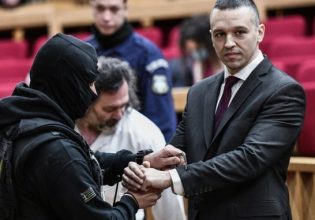 Ηλίας Κασιδιάρης: Επίθεση του φυλακισμένου ναζιστή στο ΠΑΣΟΚ μετά την κατάθεση της πρότασης νόμου για τις αυτοδιοικητικές εκλογές