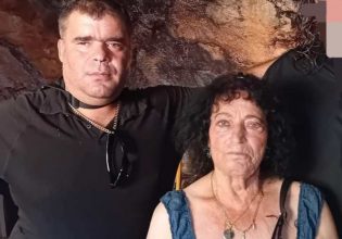 Κρήτη: Η 82χρονη Παρασκιώ και ο 41χρονος Κωστής ανεβαίνουν τα σκαλιά της εκκλησίας