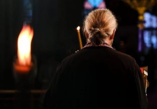Άγριο επεισόδιο για τις νέες ταυτότητες στην Εύβοια: Ενορίτισσα χαστούκισε ιερέα