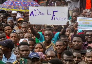 Νίγηρας: Ανακαλούν στρατιωτικές συμφωνίες με τη Γαλλία «μπροστά στην ξεδιάντροπη συμπεριφορά» της
