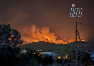 Φωτιά: Νύχτα αγωνίας στην Αττική – Κάηκαν σπίτια, μπαράζ εκκενώσεων, απειλείται η πολύπαθη Πάρνηθα