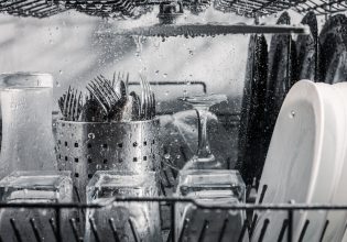 Πλυντήριο πιάτων: 6 συμβουλές για πεντακάθαρα κουζινικά