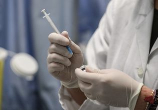 Κοροναϊός: Το νέο επικαιροποιημένο εμβόλιο θα κυκλοφορήσει στις ΗΠΑ