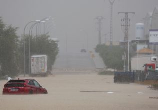 Κακοκαιρία στην Ισπανία: Δύο νεκροί και δύο αγνοούμενοι – Αποκλείστηκαν στις στέγες των σπιτιών τους