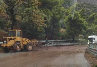 Κατολίσθηση στο Αίγιο από την ισχυρή χαλαζόπτωση – «Κατέβηκε» το βουνό στην εθνική οδό