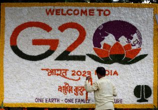 G20: Η σκοτεινή πλευρά της Συνόδου – Η άλλη όψη, από την Αρουντάτι Ρόι