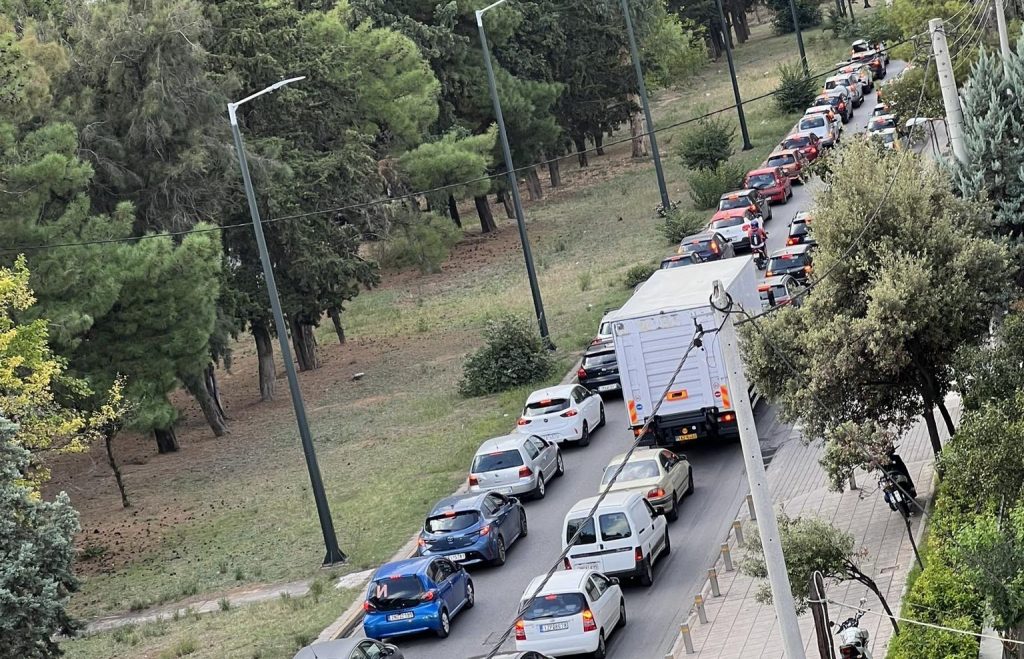 Κλειστή η λεωφόρος Καποδιστρίου λόγω τροχαίου – Κυκλοφοριακό έμφραγμα στην περιοχή