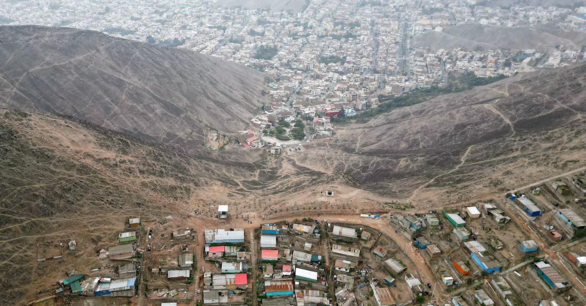«Τείχος της ντροπής» στο Περού: Κατεδαφίζεται - Χωρίζει φτωχογειτονιές από μια πλούσια συνοικία στη Λίμα