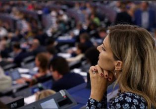 Εύα Καϊλή: Επέστρεψε στα έδρανα του Ευρωκοινοβουλίου μετά το σκάνδαλο Qatargate