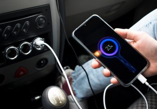 Φορτίζετε το κινητό σας στο αυτοκίνητο; Πρέπει να σταματήσετε