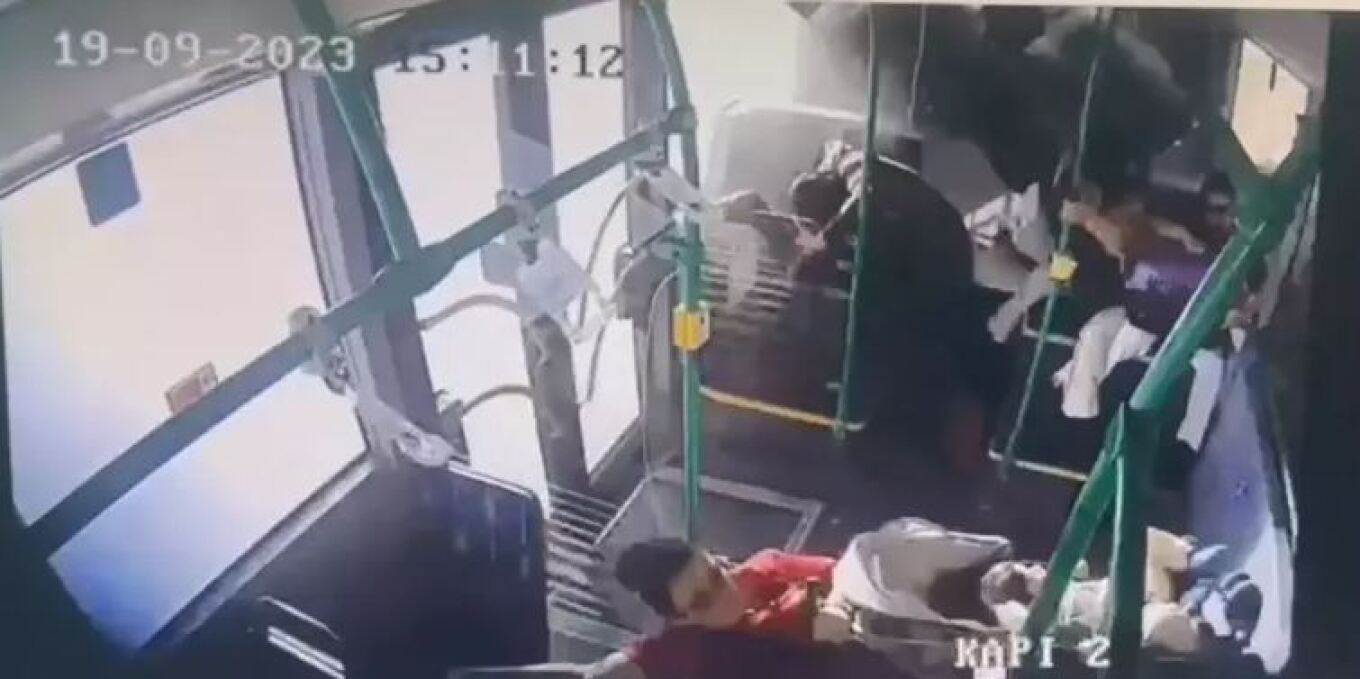 Σοβαρό τροχαίο με λεωφορείο στην Τουρκία - Οι επιβάτες του βρέθηκαν στον... αέρα