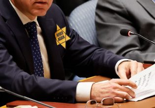 Ο πρεσβευτής του Ισραήλ στον ΟΗΕ φόρεσε το κίτρινο αστέρι – «Ντροπή για τα θύματα του Ολοκαυτώματος»